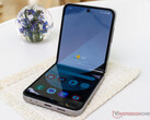 O lançamento mais barato da Samsung Galaxy Z Flip pode chegar com um nome exclusivo, Galaxy Z Flip6 na foto. (Fonte da imagem: Notebookcheck)