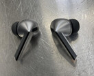 O Galaxy Buds3 Pro parece uma versão prateada do AirPods Pro. (Fonte da imagem: Instagram)