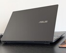 O novo Asus V16 oferece um bom custo-benefício por menos de US$ 1.000, mas seu gabinete todo de plástico é um desestímulo